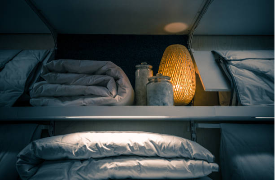 A gentle transition from falling asleep to waking up