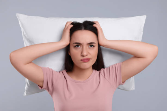 Can memory foam pillows reduce scalp oil secretion?