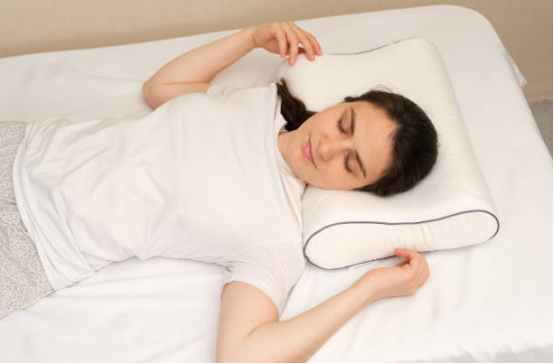 Side view showing correct sleeping posture with a Memory Foam Pillow to align thoracic spine.