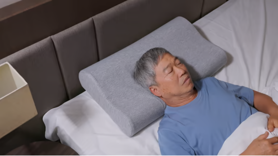memory foam pillow reducing pressure points for side sleepers